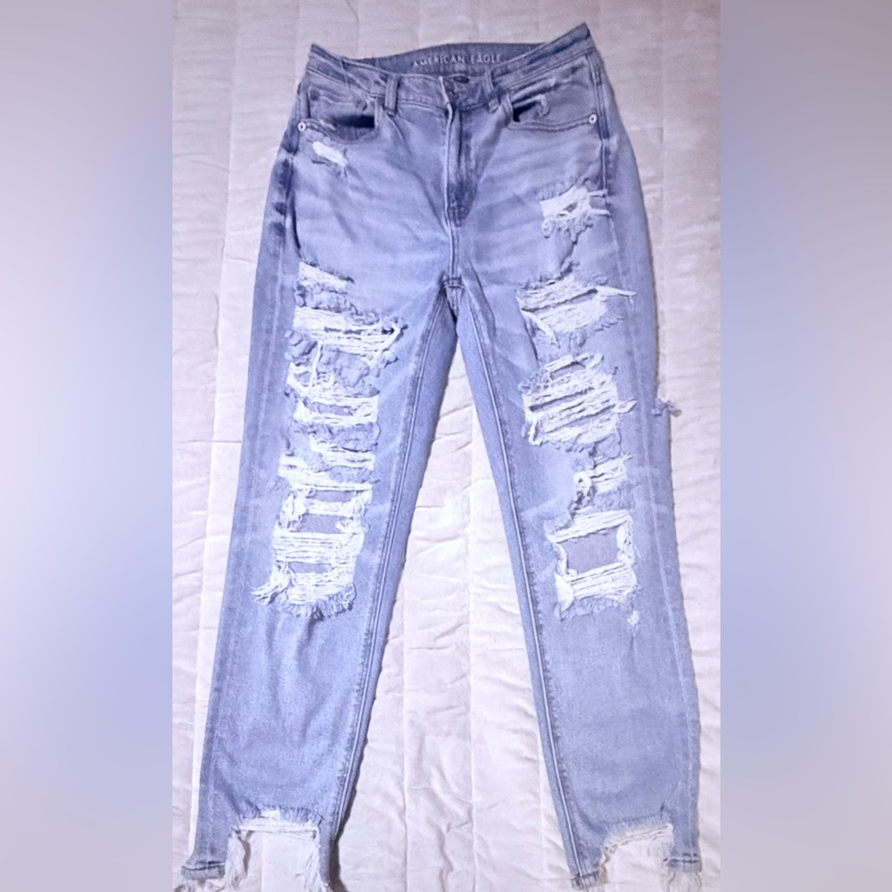 American Eagle Distressed Cropped Jeans